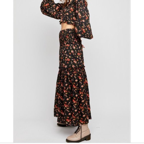 FREE PEOPLEBlack Multi-floral Garden 2-piece Skirt Set (Size S)